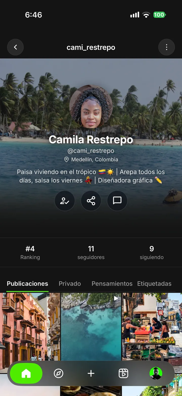 Perfil de Camila Restrepo en qxopa con fondo, botones redondos y publicaciones